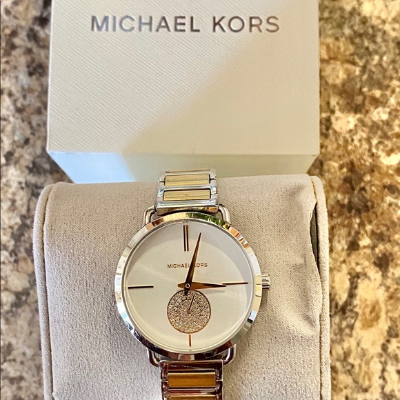 Michael Kors Watch - Picture 2 of 6
